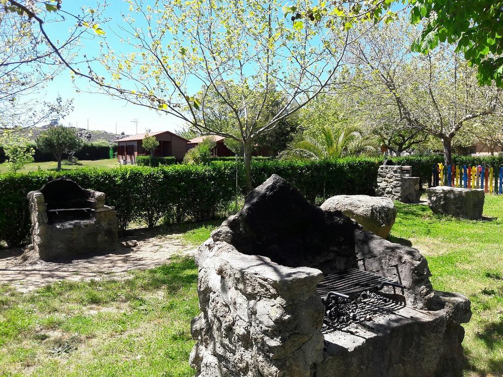 Cabanas-Bungalows-Camping "La Vera" Jarandilla de la Vera Exterior photo